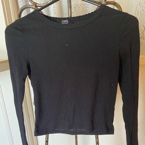 long sleeved cropped black shirt